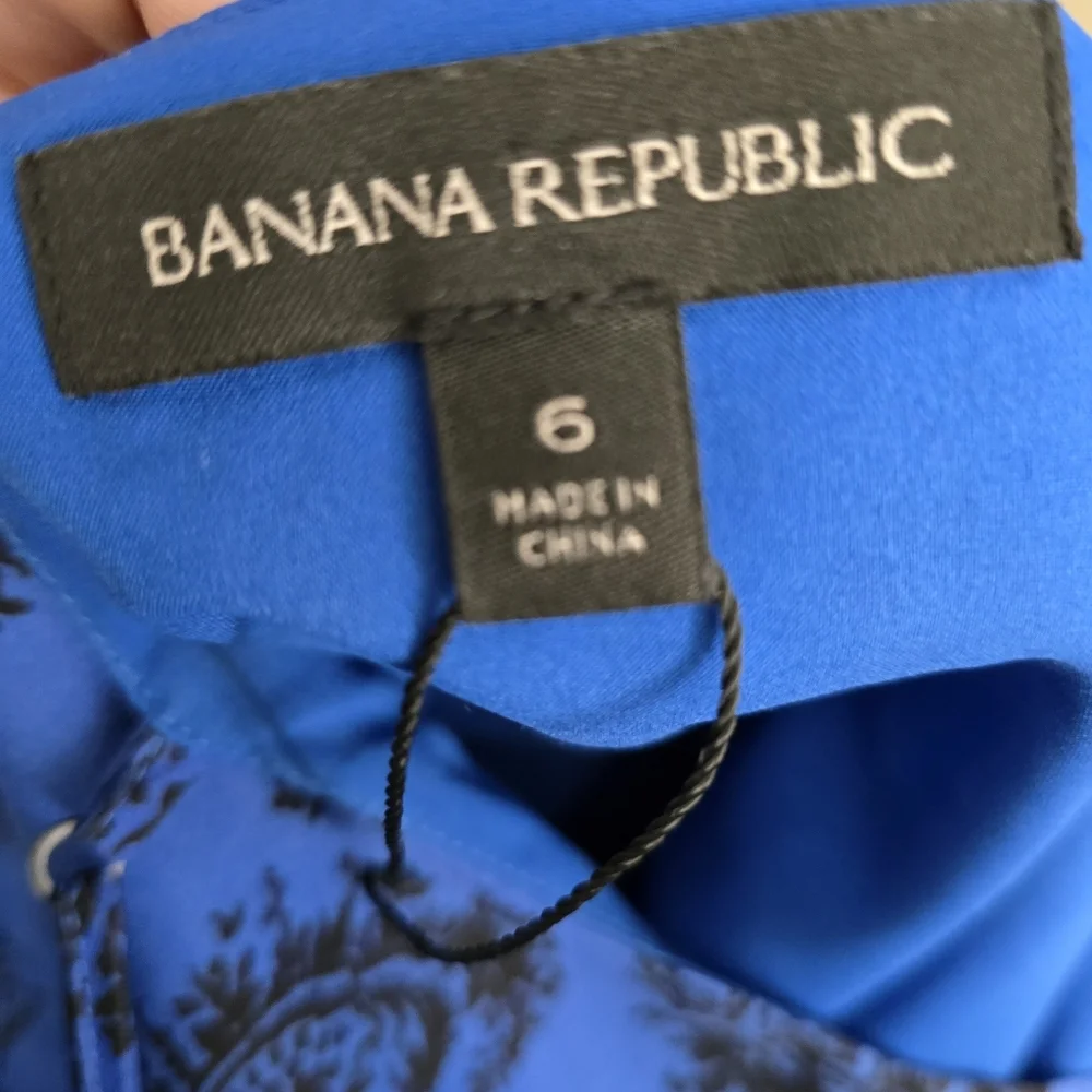 Banana Republic Blue Paisley Pleated Midi Dress | Size 6 - Picture 5 of 5
